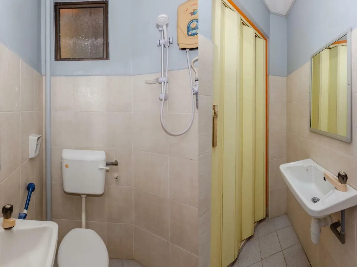 Oyo 1088 Yellow Mansion Banda Kaba Hotel Малакка